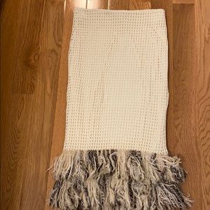 Zara crochet beige midi skirt w frayed yarn